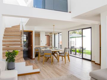 Casa de Venta por Estrenar en Tumbaco, cerca  del Tunel Guayasamin - Dormitorio Master en Planta Baja