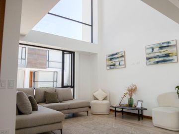 Casa de Venta por Estrenar en Tumbaco, cerca  del Tunel Guayasamin - Dormitorio Master en Planta Baja