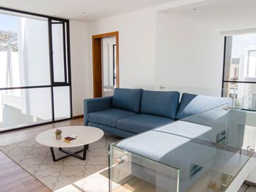 Casa de Venta por Estrenar en Tumbaco, cerca  del Tunel Guayasamin - Dormitorio Master en Planta Baja