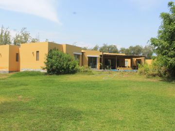 LINDA CASA DE CAMPO CON GRAN PISCINA  EN CONDOMINIO LA TOSCANA, CAÑETE