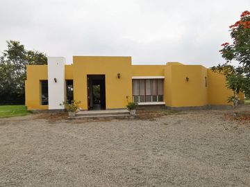 LINDA CASA DE CAMPO CON GRAN PISCINA  EN CONDOMINIO LA TOSCANA, CAÑETE