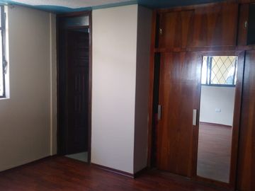 EN VENTA AMPLIO DEPARTAMENTO EN CHILLOGALLO SUR DE QUITO