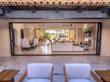 Casa con alberca infinity privada, vista al campo del golf, pergola, Fogata y  area de golf para practicar en Pacific Ocean, Cabo San Lucas.