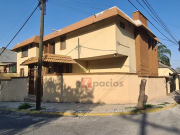 Casa en Venta Cumbres 4to Sector a Una Cuadra de Av Leones, Monterrey, NL