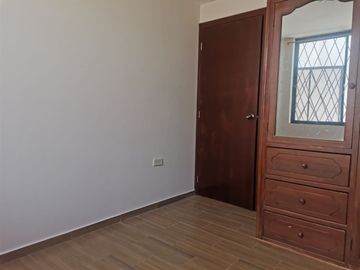 VENDO CASA RENTERA SECTOR POMASQUI DE 452,88 M2