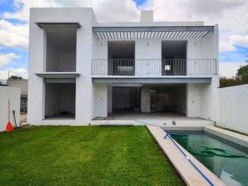 CASA NUEVA EN VENTA EN OAXTEPEC, DISEÑO MODERNO Y MINIMALISTA