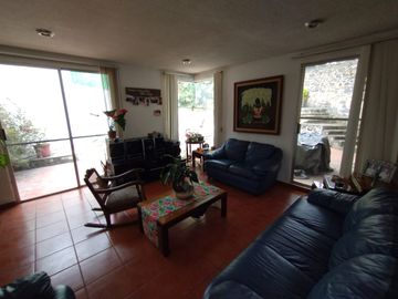 Venta De Casa Con Alberca Y Muy Bien Ubicada En Delicias, Cuernavaca