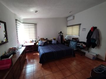 Venta De Casa Con Alberca Y Muy Bien Ubicada En Delicias, Cuernavaca