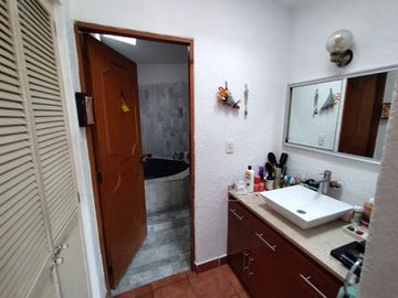 Venta De Casa Con Alberca Y Muy Bien Ubicada En Delicias, Cuernavaca