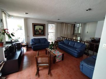 Venta De Casa Con Alberca Y Muy Bien Ubicada En Delicias, Cuernavaca