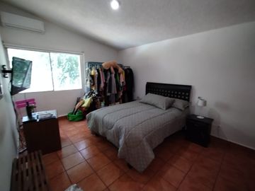 Venta De Casa Con Alberca Y Muy Bien Ubicada En Delicias, Cuernavaca