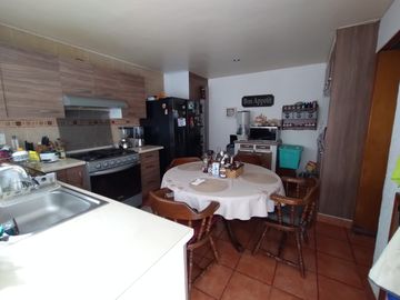 Venta De Casa Con Alberca Y Muy Bien Ubicada En Delicias, Cuernavaca