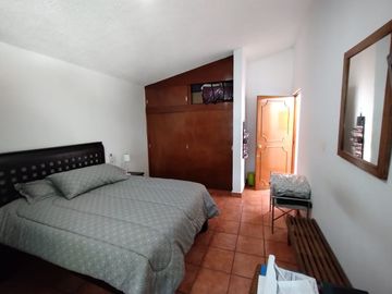 Venta De Casa Con Alberca Y Muy Bien Ubicada En Delicias, Cuernavaca