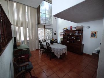 Venta De Casa Con Alberca Y Muy Bien Ubicada En Delicias, Cuernavaca