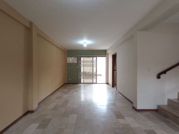 VENTA DE LINDA Y ACOGEDORA  CASA DE 2 PISOS EN URBANIZACION SAN FELIPE NORTE DE GUAYAQUIL