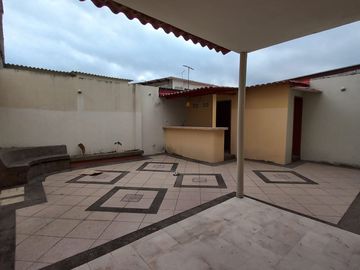 VENTA DE LINDA Y ACOGEDORA  CASA DE 2 PISOS EN URBANIZACION SAN FELIPE NORTE DE GUAYAQUIL