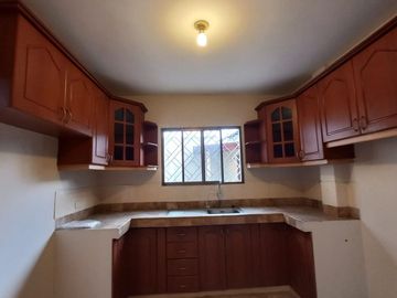 VENTA DE LINDA Y ACOGEDORA  CASA DE 2 PISOS EN URBANIZACION SAN FELIPE NORTE DE GUAYAQUIL