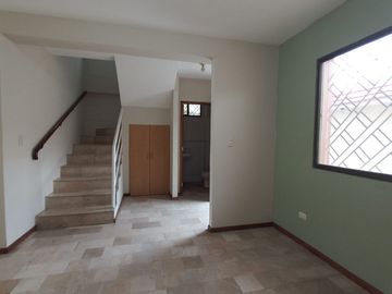 VENTA DE LINDA Y ACOGEDORA  CASA DE 2 PISOS EN URBANIZACION SAN FELIPE NORTE DE GUAYAQUIL