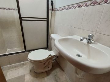 VENTA DE LINDA Y ACOGEDORA  CASA DE 2 PISOS EN URBANIZACION SAN FELIPE NORTE DE GUAYAQUIL