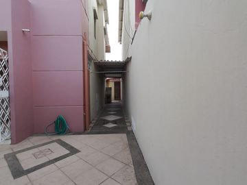 VENTA DE LINDA Y ACOGEDORA  CASA DE 2 PISOS EN URBANIZACION SAN FELIPE NORTE DE GUAYAQUIL