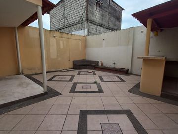VENTA DE LINDA Y ACOGEDORA  CASA DE 2 PISOS EN URBANIZACION SAN FELIPE NORTE DE GUAYAQUIL