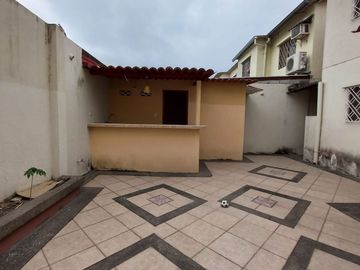 VENTA DE LINDA Y ACOGEDORA  CASA DE 2 PISOS EN URBANIZACION SAN FELIPE NORTE DE GUAYAQUIL