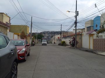 VENTA DE LINDA Y ACOGEDORA  CASA DE 2 PISOS EN URBANIZACION SAN FELIPE NORTE DE GUAYAQUIL