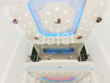 En Venta Casa Comercial en la mejor zona turística de Cuenca solo a 5 pasos del mirador de Turi