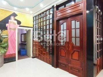 En Venta Casa Comercial en la mejor zona turística de Cuenca solo a 5 pasos del mirador de Turi