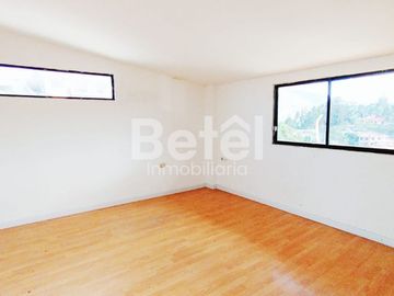 En Venta Casa Comercial en la mejor zona turística de Cuenca solo a 5 pasos del mirador de Turi