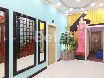 En Venta Casa Comercial en la mejor zona turística de Cuenca solo a 5 pasos del mirador de Turi