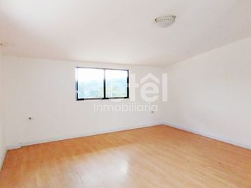 En Venta Casa Comercial en la mejor zona turística de Cuenca solo a 5 pasos del mirador de Turi