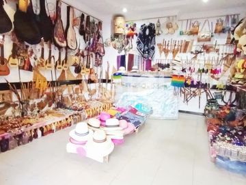 En Venta Casa Comercial en la mejor zona turística de Cuenca solo a 5 pasos del mirador de Turi