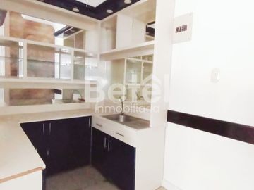 En Venta Casa Comercial en la mejor zona turística de Cuenca solo a 5 pasos del mirador de Turi