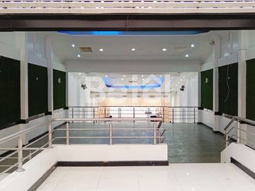 En Venta Casa Comercial en la mejor zona turística de Cuenca solo a 5 pasos del mirador de Turi