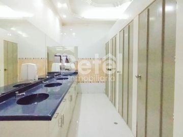 En Venta Casa Comercial en la mejor zona turística de Cuenca solo a 5 pasos del mirador de Turi