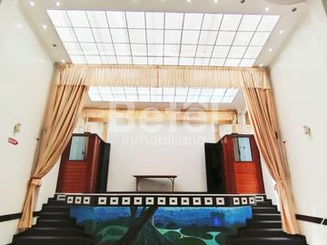 En Venta Casa Comercial en la mejor zona turística de Cuenca solo a 5 pasos del mirador de Turi