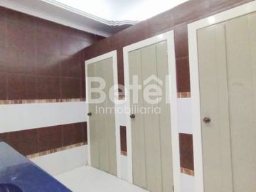 En Venta Casa Comercial en la mejor zona turística de Cuenca solo a 5 pasos del mirador de Turi