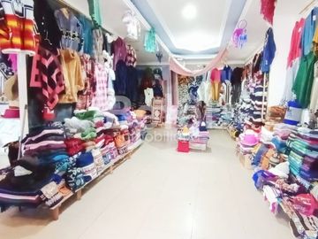 En Venta Casa Comercial en la mejor zona turística de Cuenca solo a 5 pasos del mirador de Turi