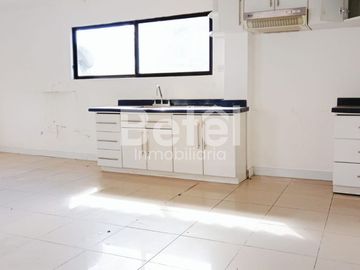 En Venta Casa Comercial en la mejor zona turística de Cuenca solo a 5 pasos del mirador de Turi