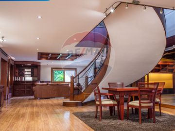 EN VENTA CASA DE LUJO VIA IMBAYA