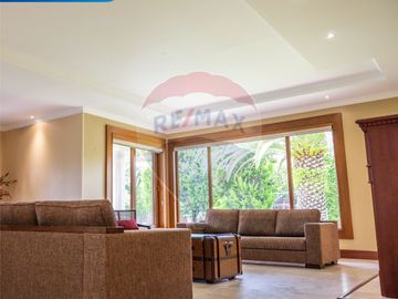 EN VENTA CASA DE LUJO VIA IMBAYA