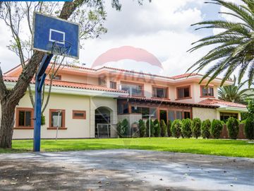 EN VENTA CASA DE LUJO VIA IMBAYA