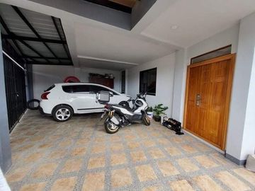 SEMI-FURNISHED MODERN HOME NEAR S&R AND NLEX 3BR 3T&B WITH SWIMMING POOL CORNER LOT