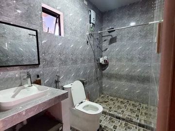 SEMI-FURNISHED MODERN HOME NEAR S&R AND NLEX 3BR 3T&B WITH SWIMMING POOL CORNER LOT