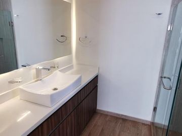 # Casa Amueblada en Residencial Dolores, 3 Pisos, 5 Recámaras. Pachuca, Hidalgo