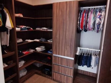 # Casa Amueblada en Residencial Dolores, 3 Pisos, 5 Recámaras. Pachuca, Hidalgo