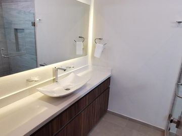 # Casa Amueblada en Residencial Dolores, 3 Pisos, 5 Recámaras. Pachuca, Hidalgo