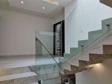# Casa Amueblada en Residencial Dolores, 3 Pisos, 5 Recámaras. Pachuca, Hidalgo