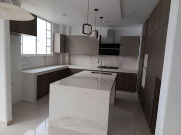 Casa de venta en urbanización en manta zona sur